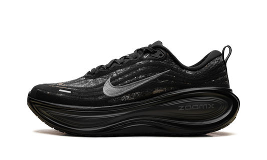 Vomero Plus "Black / Dark Smoke Grey / Anthracite / Metallic Dark Grey" IM3985 001