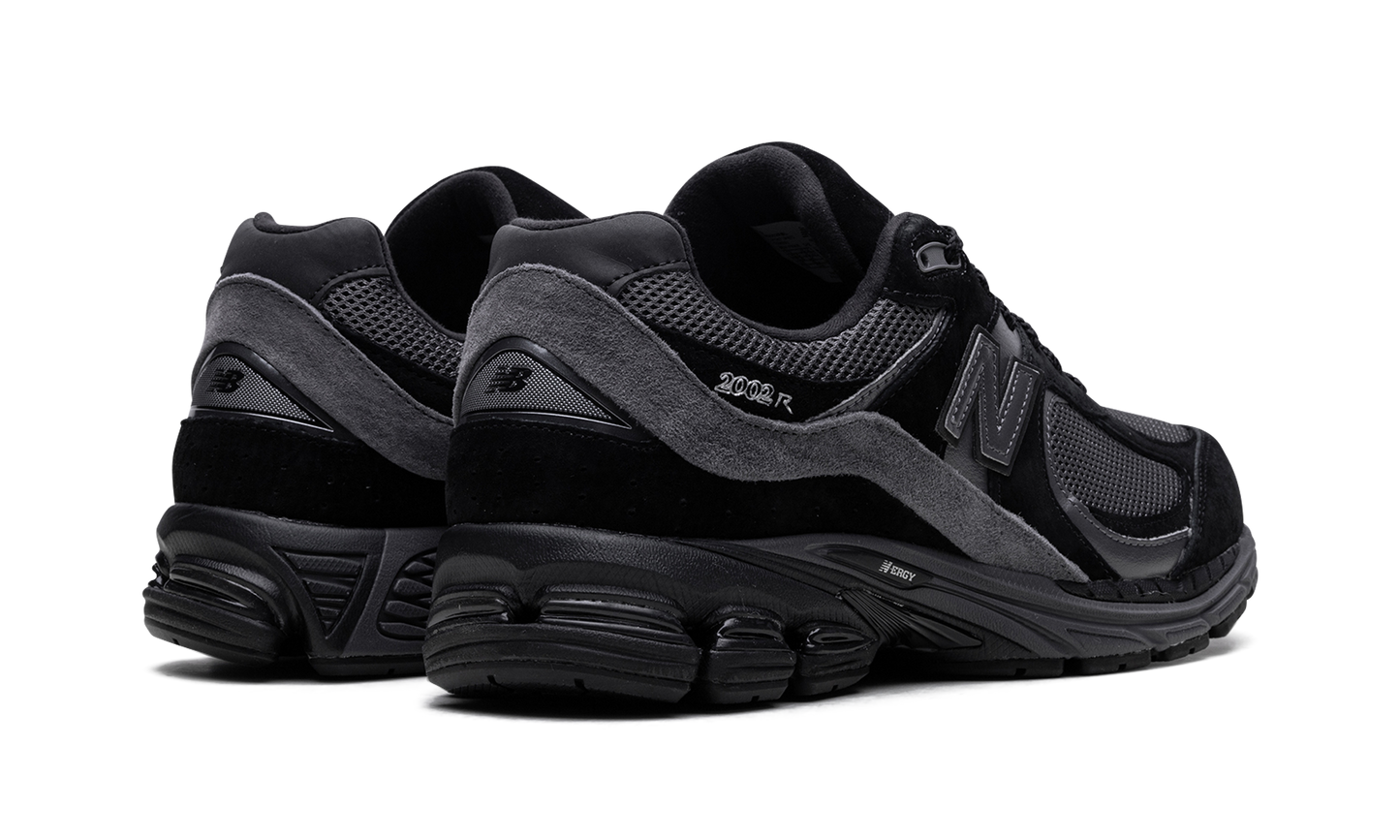 2002R "Black Magnet" M2002RBL