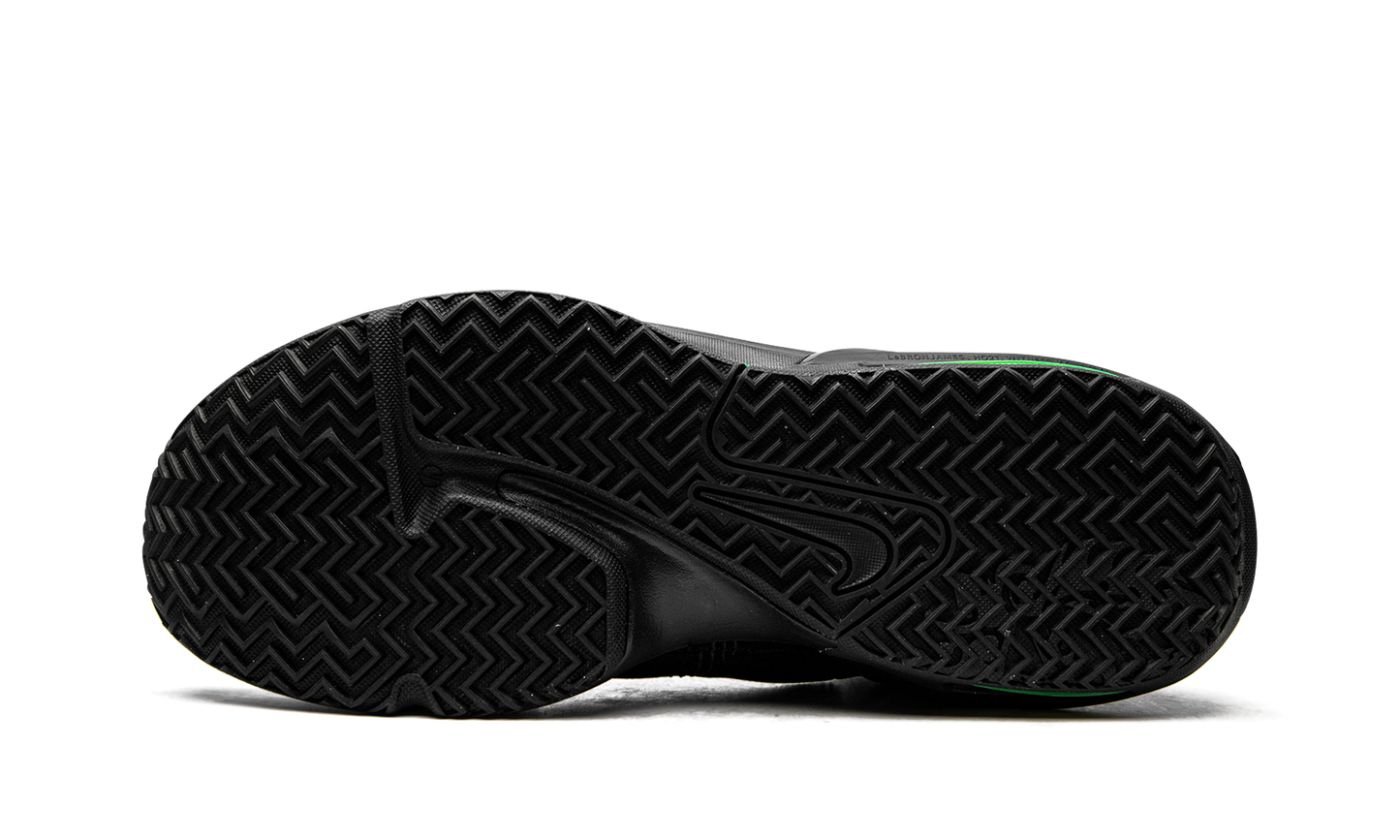 LeBron Witness VI CZ4052 004