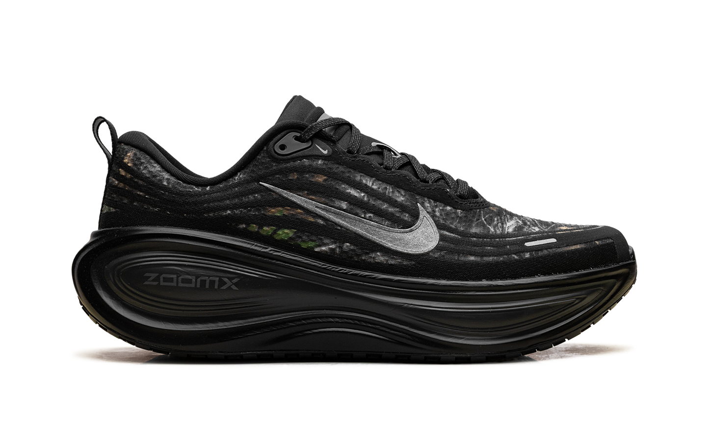 Vomero Plus "Black / Dark Smoke Grey / Anthracite / Metallic Dark Grey" IM3985 001